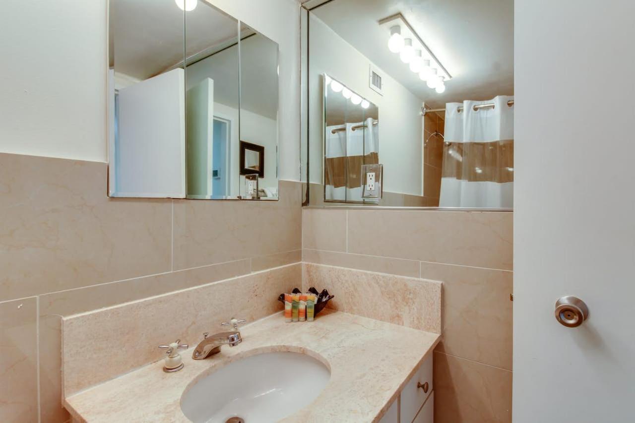 Alexander 1211 Beachfront Condo With Direct Beach Access, 2 Pools, Sauna, Gym ميامي بيتش المظهر الخارجي الصورة